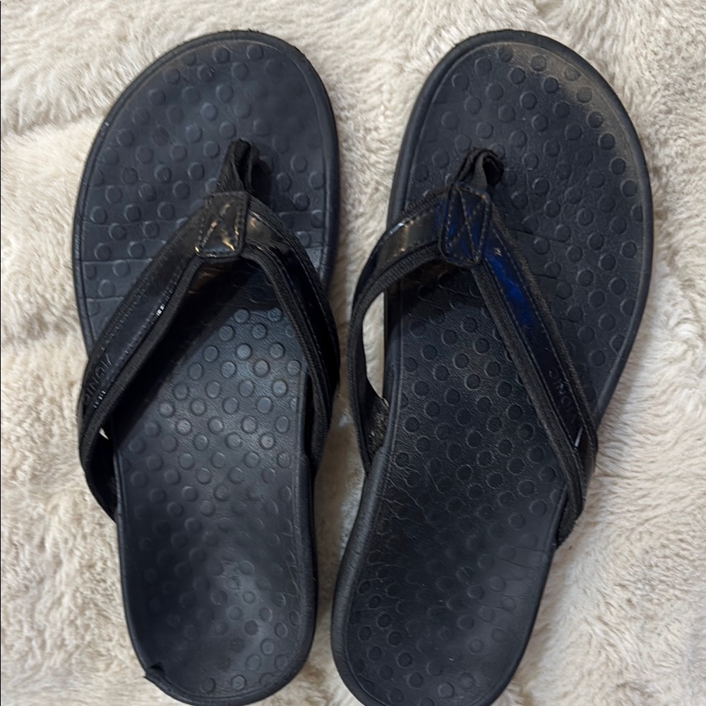 Vionic Black Sandals with Textured Footbed size 8